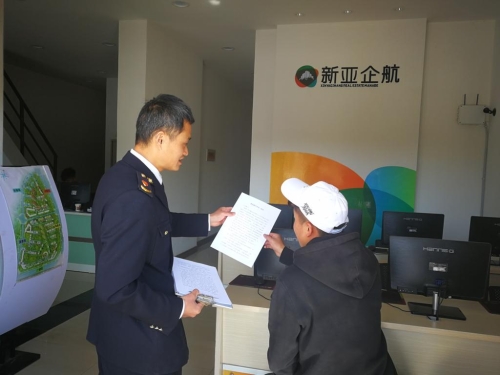 发放房产中介宣传资料照片1