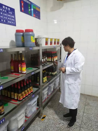 春季学校食堂食品安全检查3