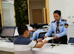 呈贡市场监管小窗口做出大服务3