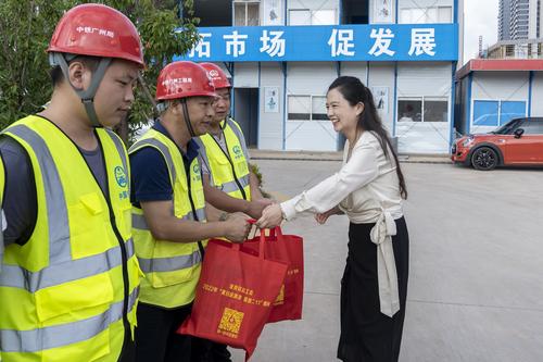 慰问呈贡区部分重点项目工地一线参建职工（农民工） (3)