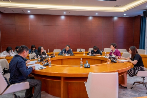 座谈会2