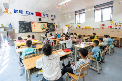 孩子们正在上课