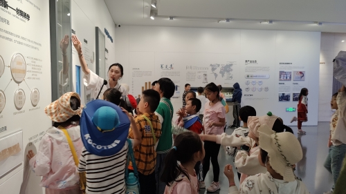 6.暑期爱心托管班课外研学 