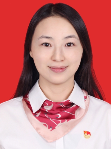 刘虹、女、区财政局