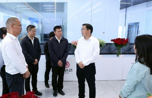 杨承新在晋宁区国际花卉综合物流中心调研