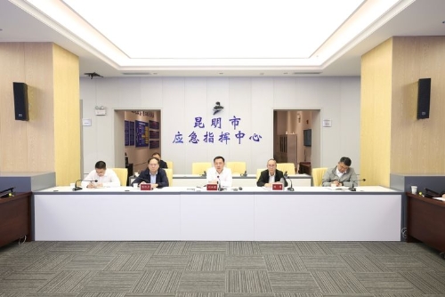 8月22日晚，刘洪建主持召开全市防汛工作调度会议。