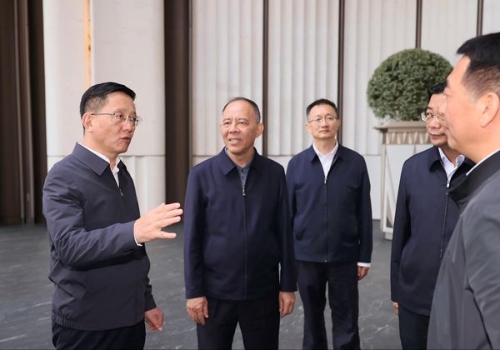 王予波到滇池度假区调研第四代住宅建设销售情况。