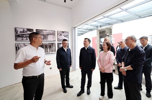 刘洪建实地察看昆明城市记忆展厅