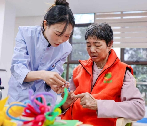 安宁市草铺街道权甫村康养日间照料中心。 记者 胡妤雅 摄