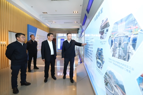 在矿冶科技集团，杨承新与集团党委书记、董事长韩龙就深化合作进行深入交流。_副本
