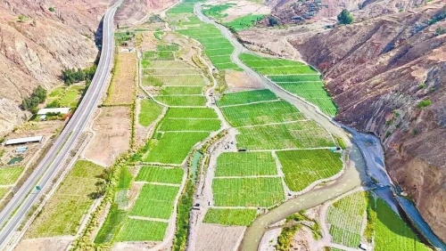 小江干热河谷。 通讯员 杨萍 摄