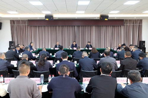 调研期间，杨承新主持召开座谈会。_副本