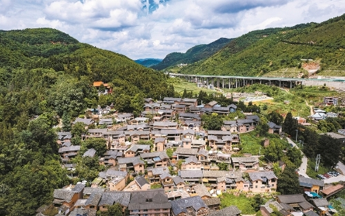 乐居村全景。 新华社