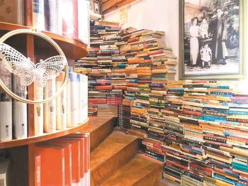 东方书店一角。 东方书店供图