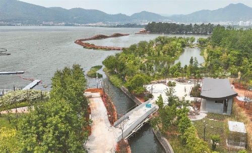 图为西坝河桥桥体钢结构已基本完工。记者赵伟摄