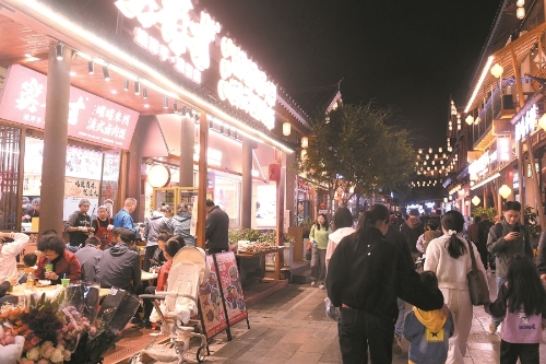 昆明融创滇池后海夜经济活跃。