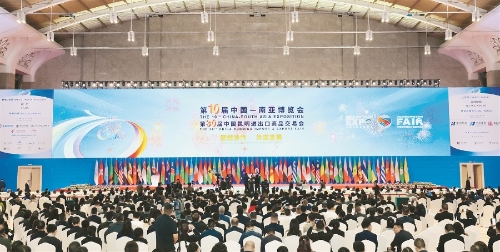 6月11日，第10届中国—南亚博览会暨第30届中国昆明进出口商品交易会在昆明滇池国际会展中心隆重开幕。云南日报记者雷桐苏 周灿 陈飞 胡妤雅摄