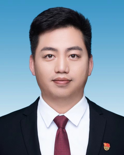 1.近期证件照，645K