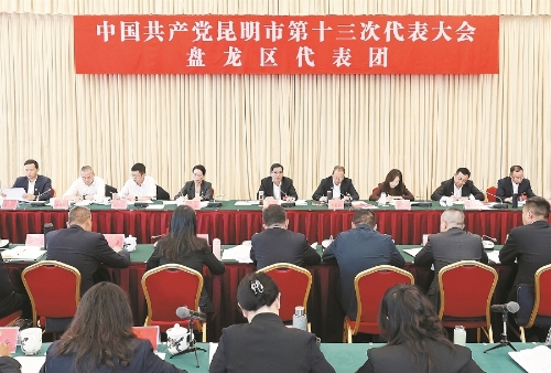 9月22日，杨承新参加盘龙区代表团讨论。记者杨玺摄