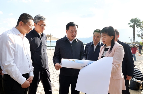 10月8日，刘洪建率队调研滇池湖滨生态空间提升工作。