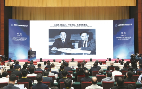 10月16日，首届滇池国际复杂科学会议——宇称不守恒定律发现70周年前沿物理会议在昆明举行。